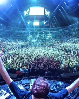 Live concert by Circles Around The Sun