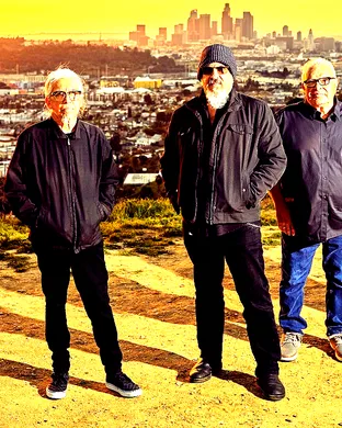 Live concert by Los Lobos